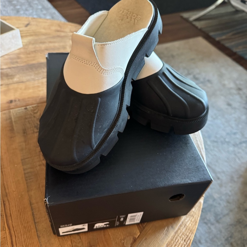 Sorel women’s Black and Cream Rein CB Clog, size 8, EU 39 with box